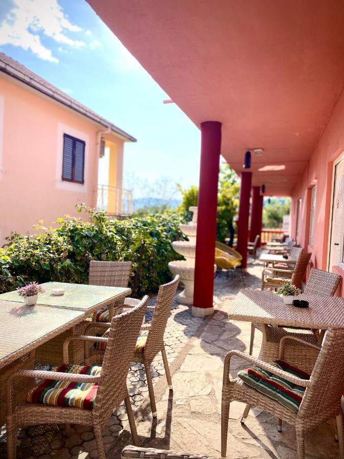 Vila Duricic 300M Od Mora Hotel Ðenovići Exterior foto